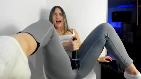 Catta  online show from November 27, 2025, 2:13 am