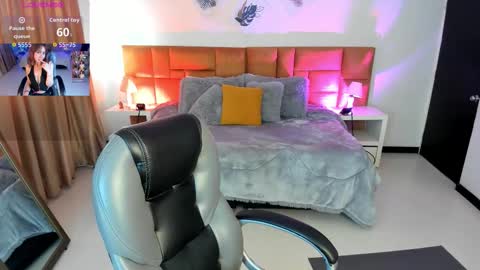 catti_brie_ online show from October 30, 2025, 11:55 am