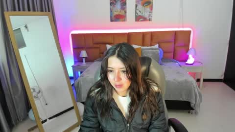 catti_brie_ online show from April 17, 2026, 11:24 am