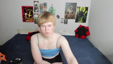 cattie_w_ online show from April 4, 2026, 1:15 am