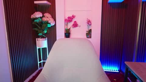 cattleyascaly online show from September 24, 2025, 7:28 pm