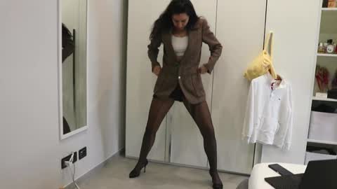 catty online show from March 1, 2025, 9:51 am