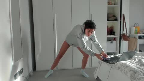 catty online show from December 2, 2025, 2:12 pm