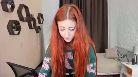 caty_cuddly online show from December 5, 2024, 4:42 am