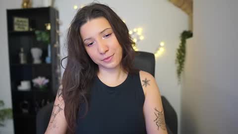 Caylinn18 online show from February 6, 2026, 6:11 pm