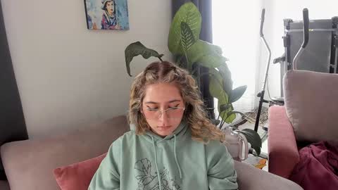 Snapshot of ccuteass chatting on December 1, 2024, 7:36 pm ccuteass online show from December 1, 2024, 7:36 pm