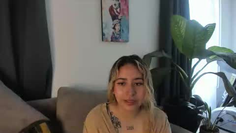 Snapshot of ccuteass chatting on February 14, 2025, 3:47 pm ccuteass online show from February 14, 2025, 3:47 pm