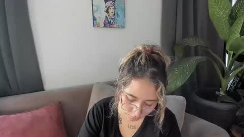 Snapshot of ccuteass chatting on March 5, 2025, 7:38 pm ccuteass online show from March 5, 2025, 7:38 pm