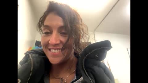 cece_vibez online show from November 28, 2025, 5:21 am