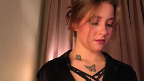 Lina  online show from November 29, 2025, 7:06 pm