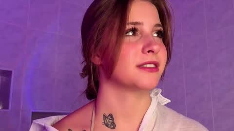 Lina  online show from December 19, 2025, 7:21 pm