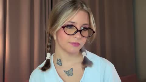 Lina  online show from March 27, 2026, 7:13 pm