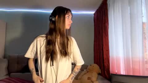 Lily online show from November 23, 2025, 12:16 pm