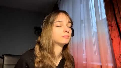 Lily online show from November 28, 2025, 12:08 pm