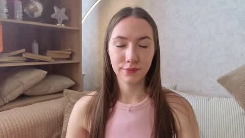 Josie Manesi online show from September 10, 2025, 5:29 am