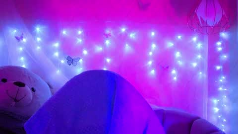 Snapshot of celeste222_ chatting on April 7, 2026, 4:02 am Celeste online show from April 7, 2026, 4:02 am