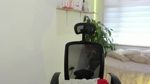 celeste_bonnet1 online show from September 25, 2025, 7:39 pm