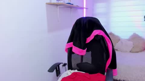 celeste_bonnet1 online show from November 1, 2025, 11:23 am