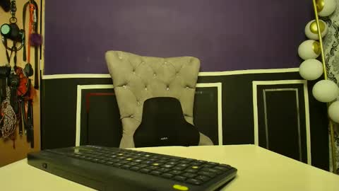 Snapshot of celestte_sweet chatting on April 21, 2026, 1:42 am online show from April 21, 2026, 1:42 am