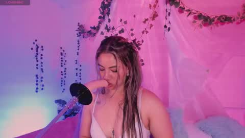 Hello guys my name is Sofi and Lizzie and  Vanessa online show from November 9, 2025, 3:16 am