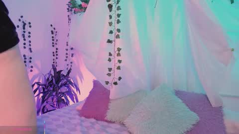 Hello guys my name is Sofi and Lizzie and  Vanessa online show from December 22, 2025, 3:03 am