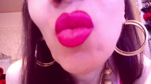 Cerise online show from November 18, 2025, 12:49 am