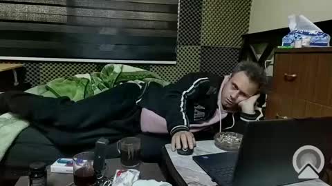 Snapshot of cezar46 chatting on January 18, 2025, 8:52 am cezar online show from January 18, 2025, 8:52 am