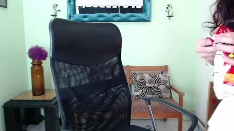Snapshot of chalonvera chatting on May 27, 2026, 7:55 pm Chalon online show from May 27, 2026, 7:55 pm