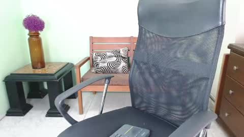 Snapshot of chalonvera chatting on June 5, 2026, 8:14 pm Chalon online show from June 5, 2026, 8:14 pm