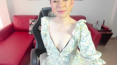 Snapshot of chanel_gold chatting on December 9, 2024, 1:45 pm          online show from December 9, 2024, 1:45 pm