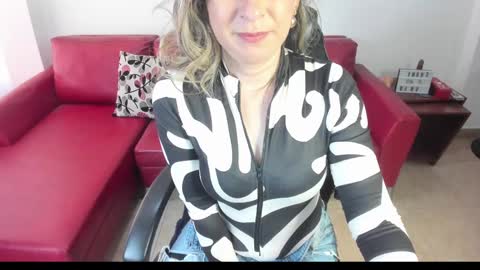 Snapshot of chanel_gold chatting on January 18, 2025, 5:37 pm          online show from January 18, 2025, 5:37 pm