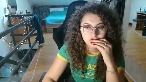 Stephanieblisss online show from January 19, 2026, 11:47 am