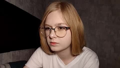 Snapshot of chanelledroz chatting on September 20, 2025, 8:15 am Lia online show from September 20, 2025, 8:15 am