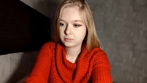 Lia online show from December 15, 2025, 9:02 am