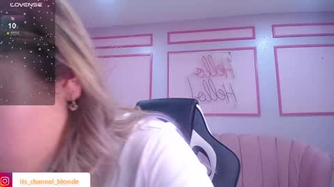 channel_blonde_a online show from January 16, 2025, 5:01 pm