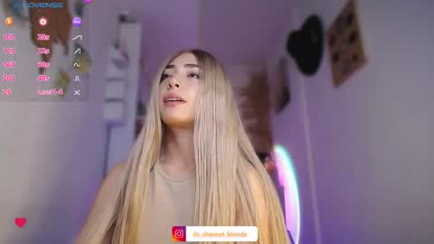 channel_blonde_a online show from December 5, 2025, 6:26 pm