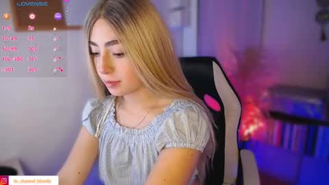 Snapshot of channel_blonde_a chatting on April 29, 2026, 1:43 am channel_blonde_a online show from April 29, 2026, 1:43 am