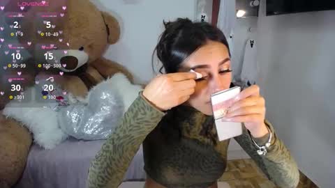 Isabella online show from October 29, 2025, 8:05 am