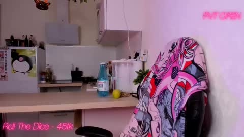 Snapshot of channeluwu chatting on February 27, 2025, 2:21 pm Holly online show from February 27, 2025, 2:21 pm