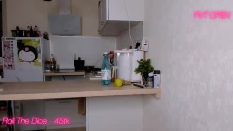 Snapshot of channeluwu chatting on February 27, 2025, 9:25 pm Holly online show from February 27, 2025, 9:25 pm