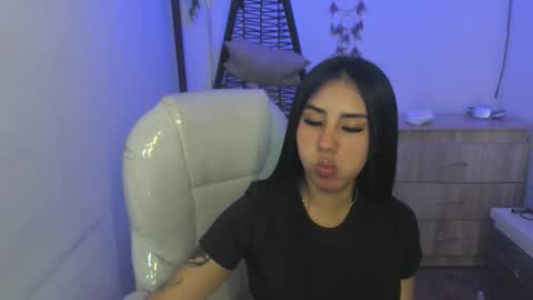 Chantall online show from November 28, 2025, 4:26 am