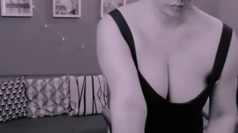 The Queen online show from December 8, 2024, 1:13 am