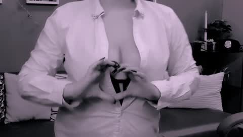 The Queen online show from January 26, 2025, 10:13 pm