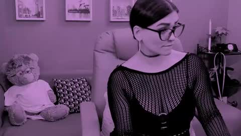 The Queen online show from April 17, 2026, 12:08 pm