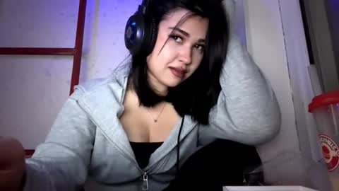 Lola online show from December 15, 2025, 1:37 pm