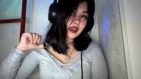 Lola online show from December 18, 2025, 2:56 pm