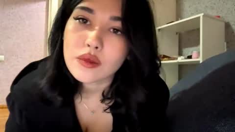 Lola online show from December 20, 2025, 3:52 pm