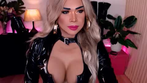 charismatic_apple online show from January 14, 2026, 5:40 pm