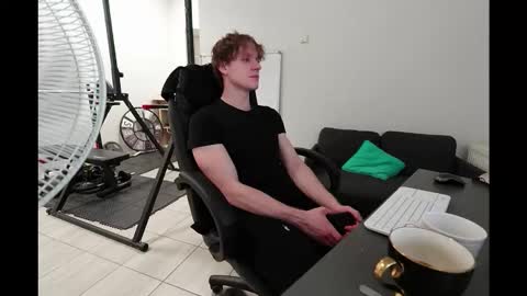 CHARLES DREAMS online show from November 26, 2025, 2:51 pm