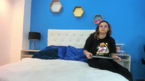 Charles y Elara online show from February 7, 2025, 7:49 pm